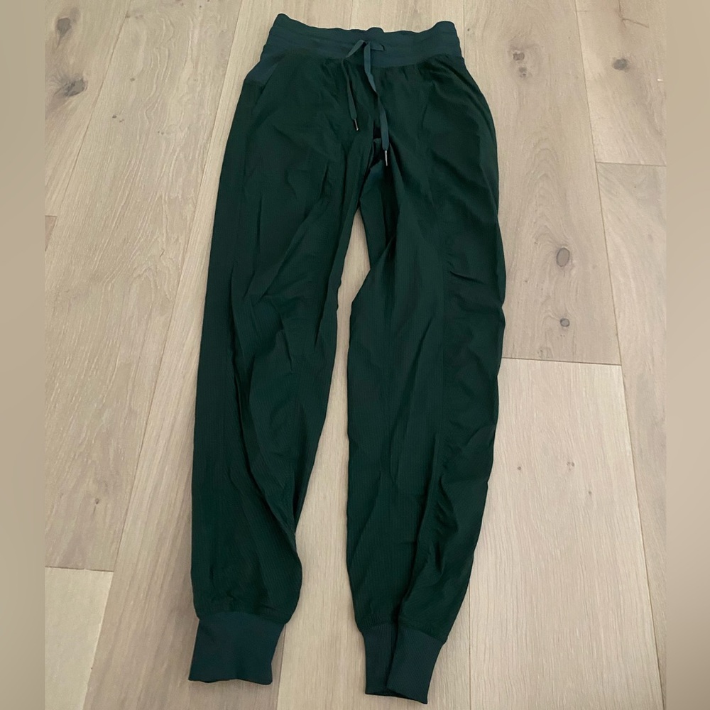 Lululemon Green Dance Studio Jogger, Size 4
